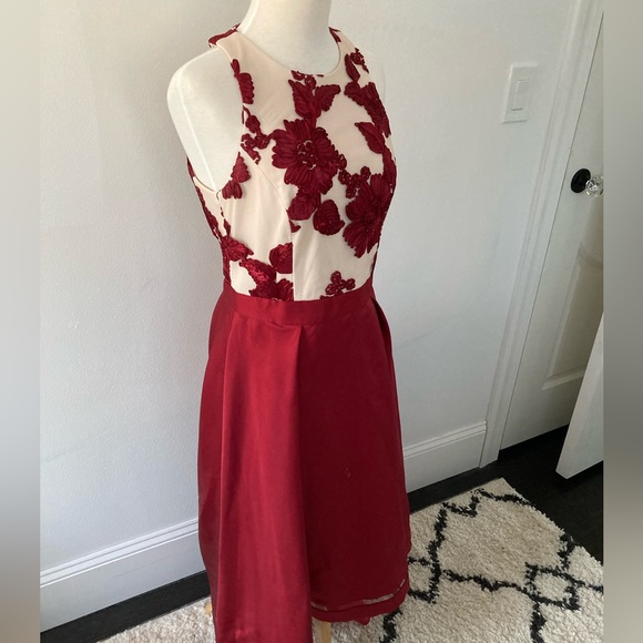 Nicole Miller Hi Low Dress Cut Out Back Covered Buttons Red & Cream Sz8 AMAZING - Picture 2 of 5